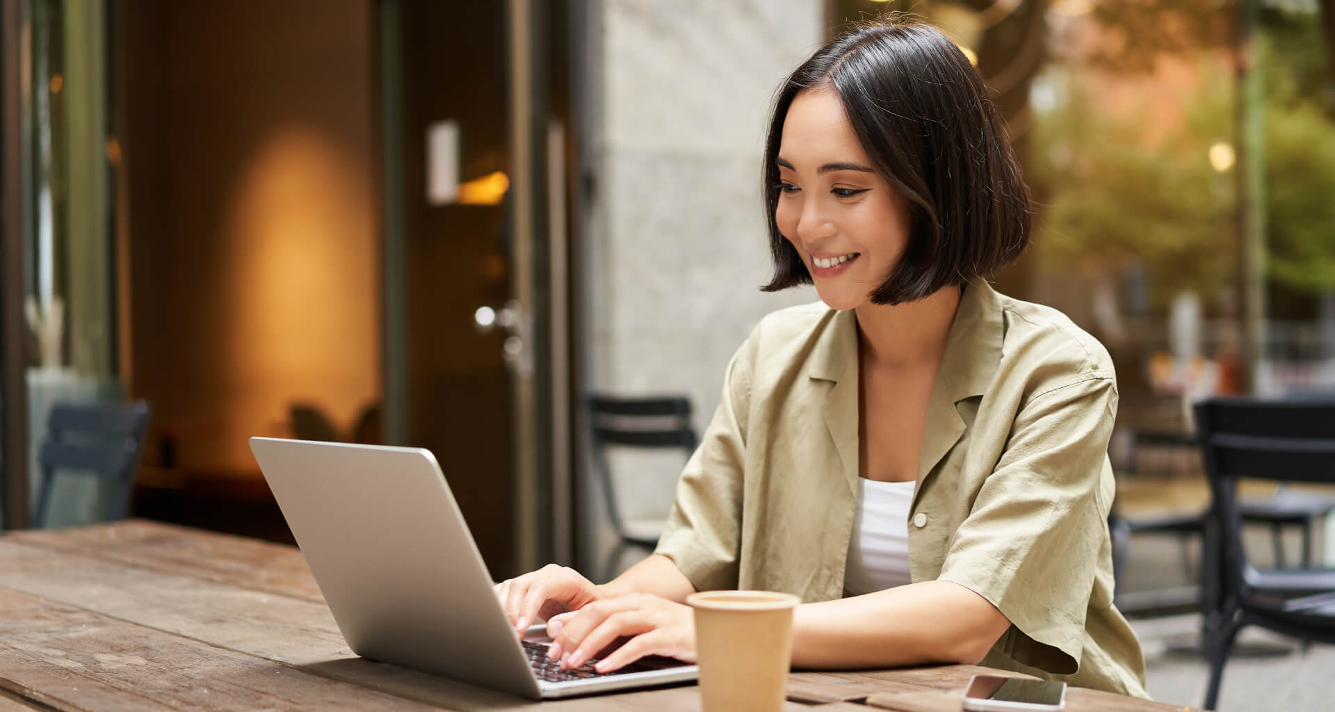 كيفية تداول الأسهم: اكتشف أفضل الأسهم للاستثمار قصير المدى لعام 2025